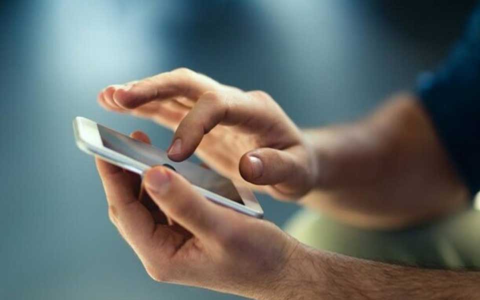 آیا چک کردن گوشی همسر کار درستی است؟